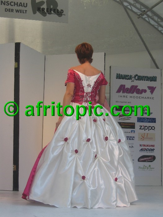 ../Images/Krefeld-Strssenmodenschau-2005 459.jpg